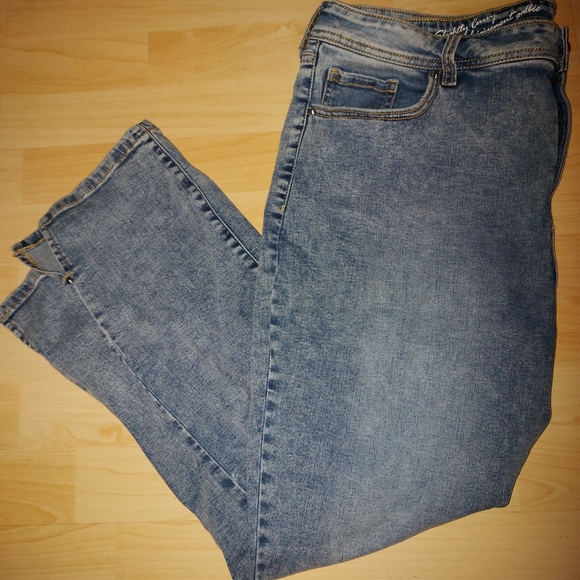 D/C Slightly Curvy Jeans With Slits - Picture 4 of 12